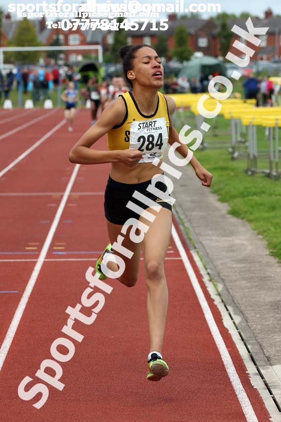Girls under-15s 800 metres, Northern Under-17s/U-15s and U13s Champs, Leigh Sports Village, Leigh. Photo: David T. Hewitson/Sports for All Pics